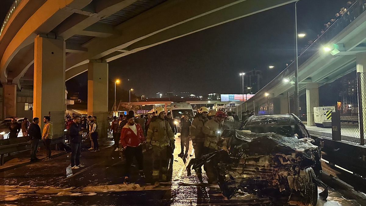 AA-20231014-32398908-32398903-E5_KARAYOLUNDA_MEYDANA_GELEN_TRAFIK_KAZASINDA_1_KISI_OLDU_3_KISI_AGIR_YARALANDI