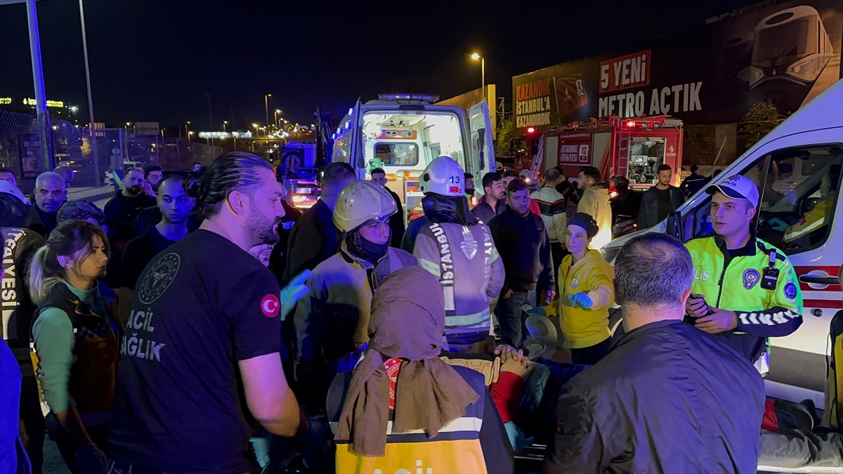 AA-20231014-32398908-32398905-E5_KARAYOLUNDA_MEYDANA_GELEN_TRAFIK_KAZASINDA_1_KISI_OLDU_3_KISI_AGIR_YARALANDI