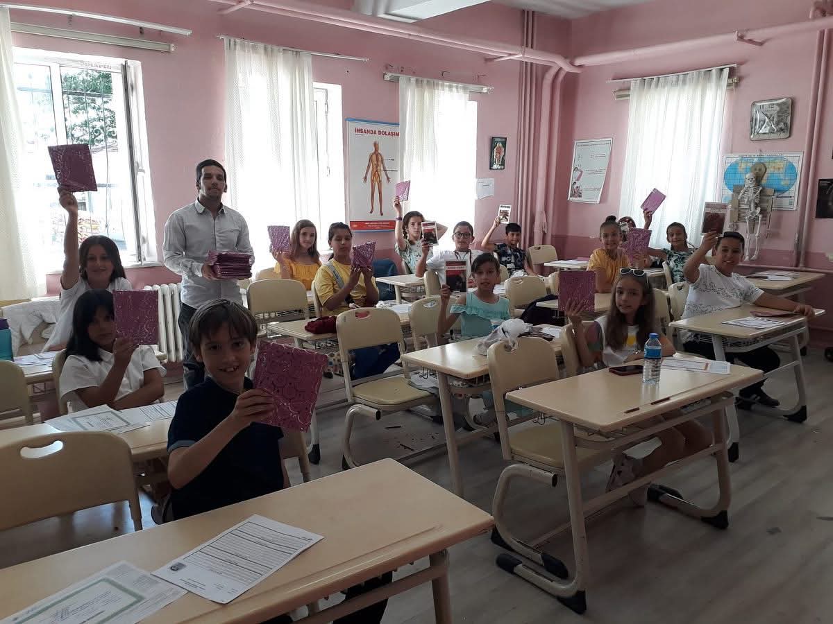 5 Yılda Yüzlerce Öğrencinin Yüzünü Güldürdü (2)
