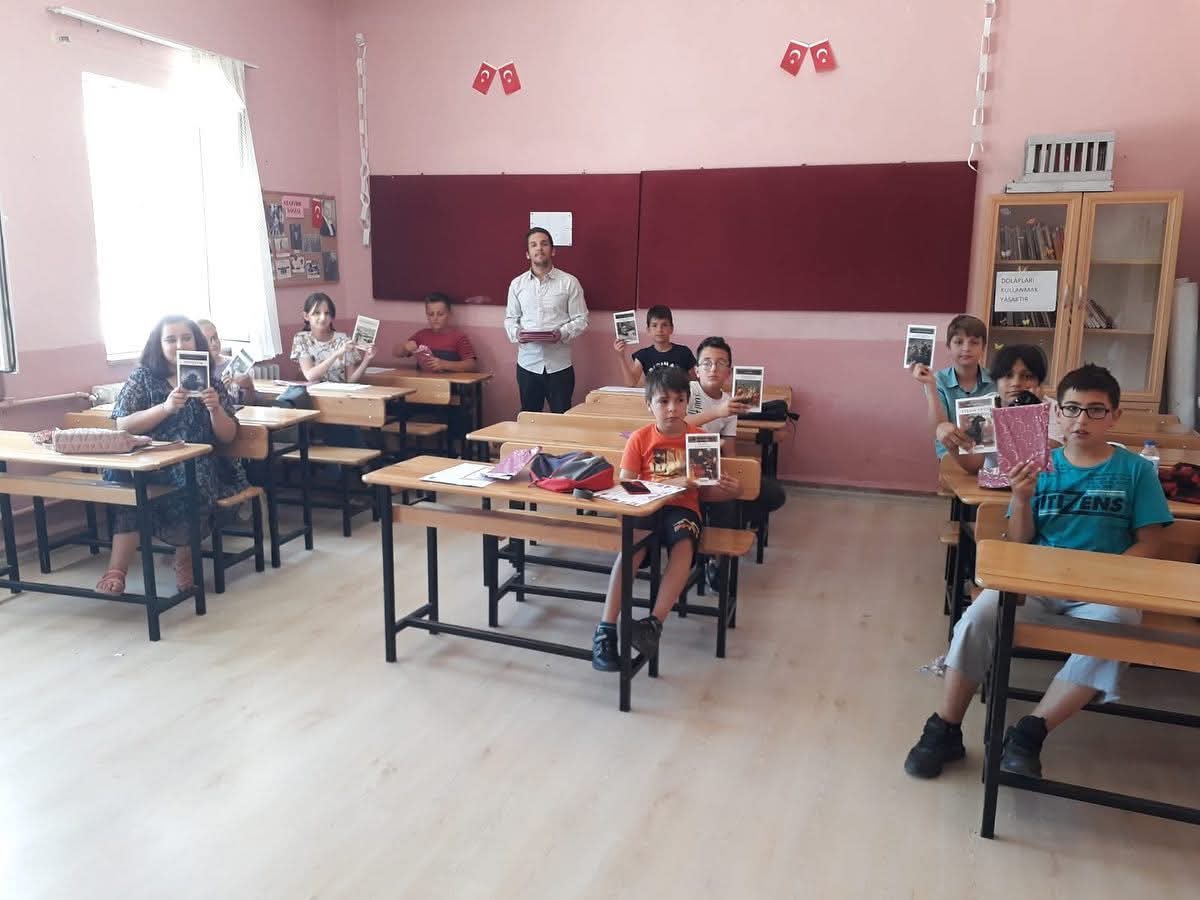 5 Yılda Yüzlerce Öğrencinin Yüzünü Güldürdü (3)