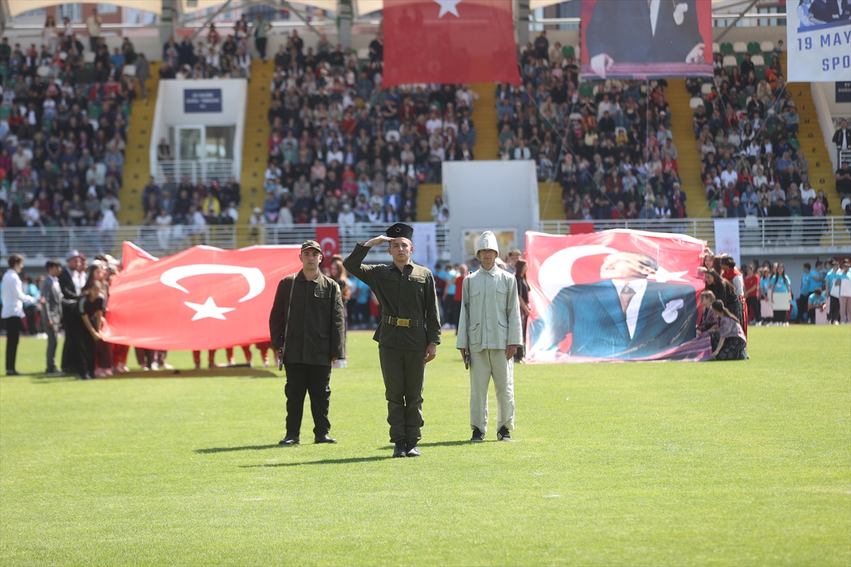 Aa 20250519 38006116 38006111 Kirklarelinde 19 Mayis Ataturku Anma Genclik Ve Spor Bayrami Kutlandi (1)