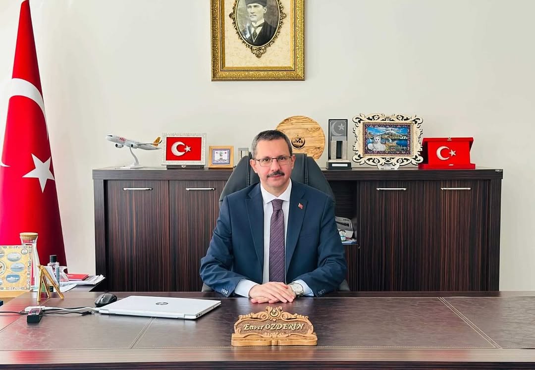 Cumhurbaşkanı Kararnamesi Ile Pınarhisar Kaymakamı Olarak Atanan Sayın Enver Özderin’i Tebrik Ediyor, Ilçemize Hoş Geldiniz Diyorum. Sayın Kaymakamımızla Birlikte Pınarhisar’ımızda Birlik Ve Uyum Içinde, Halkım (1)