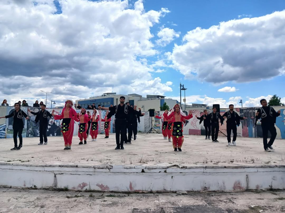 Halk Dansları Etkinliği Tüm Üniversite Akademik Ve Idari Personeli Ile Öğrencilerinin Katılımı Ile Tamamlandı.-1