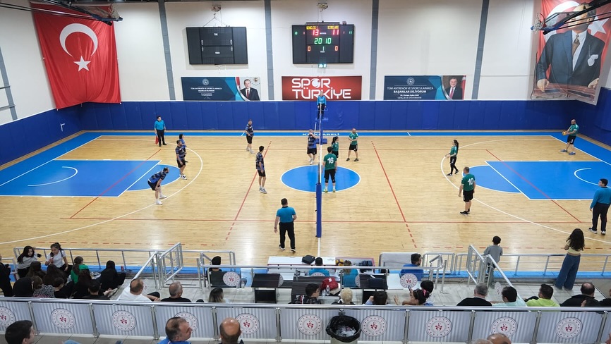Kurumlararası Voleybol Turnuvası Kapsamında Bu Akşam, Kırklareli Belediyesi Olarak Gençlik Ve Spor İl Müdürlüğü Ile Karşı Karşıya Geldik. Sporun Birleştirici Gücünü Bir Kez Daha Hep Birlikte Yaşadık. Sahada (10)