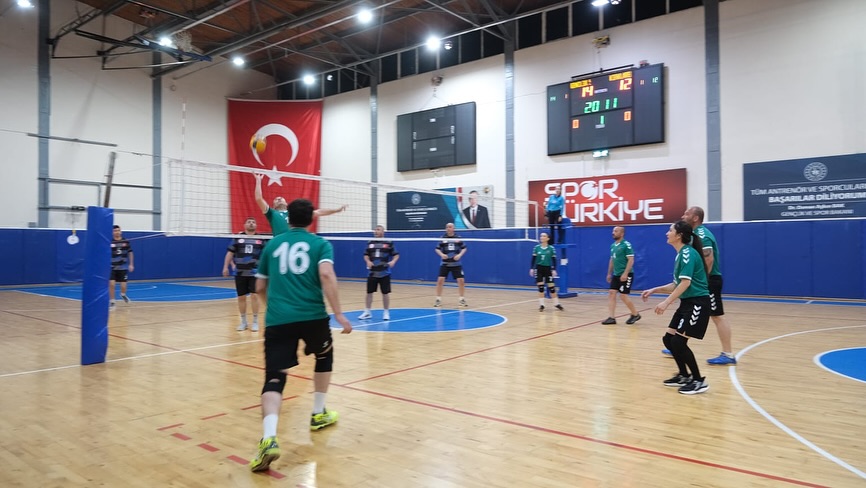 Kurumlararası Voleybol Turnuvası Kapsamında Bu Akşam, Kırklareli Belediyesi Olarak Gençlik Ve Spor İl Müdürlüğü Ile Karşı Karşıya Geldik. Sporun Birleştirici Gücünü Bir Kez Daha Hep Birlikte Yaşadık. Sahada (11)