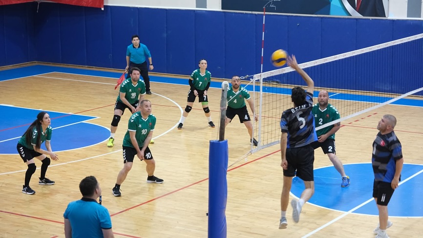 Kurumlararası Voleybol Turnuvası Kapsamında Bu Akşam, Kırklareli Belediyesi Olarak Gençlik Ve Spor İl Müdürlüğü Ile Karşı Karşıya Geldik. Sporun Birleştirici Gücünü Bir Kez Daha Hep Birlikte Yaşadık. Sahada T (5)