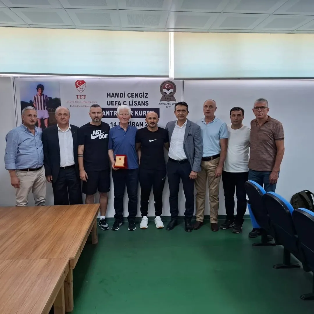 Tff Tüfad 10 14 Hazi̇ran 2025 Hamdi̇ Cengi̇z Uefa C Li̇sans Antrenör Eği̇ti̇m Programi 1. Etabi Bugün Başladi.açılışımıza Katılan Gençlik Ve Spor İl Müdürü Emrah Yüksel Babuşcu , Askf Başkanı Hasan Başdemi̇r , Şub (1)