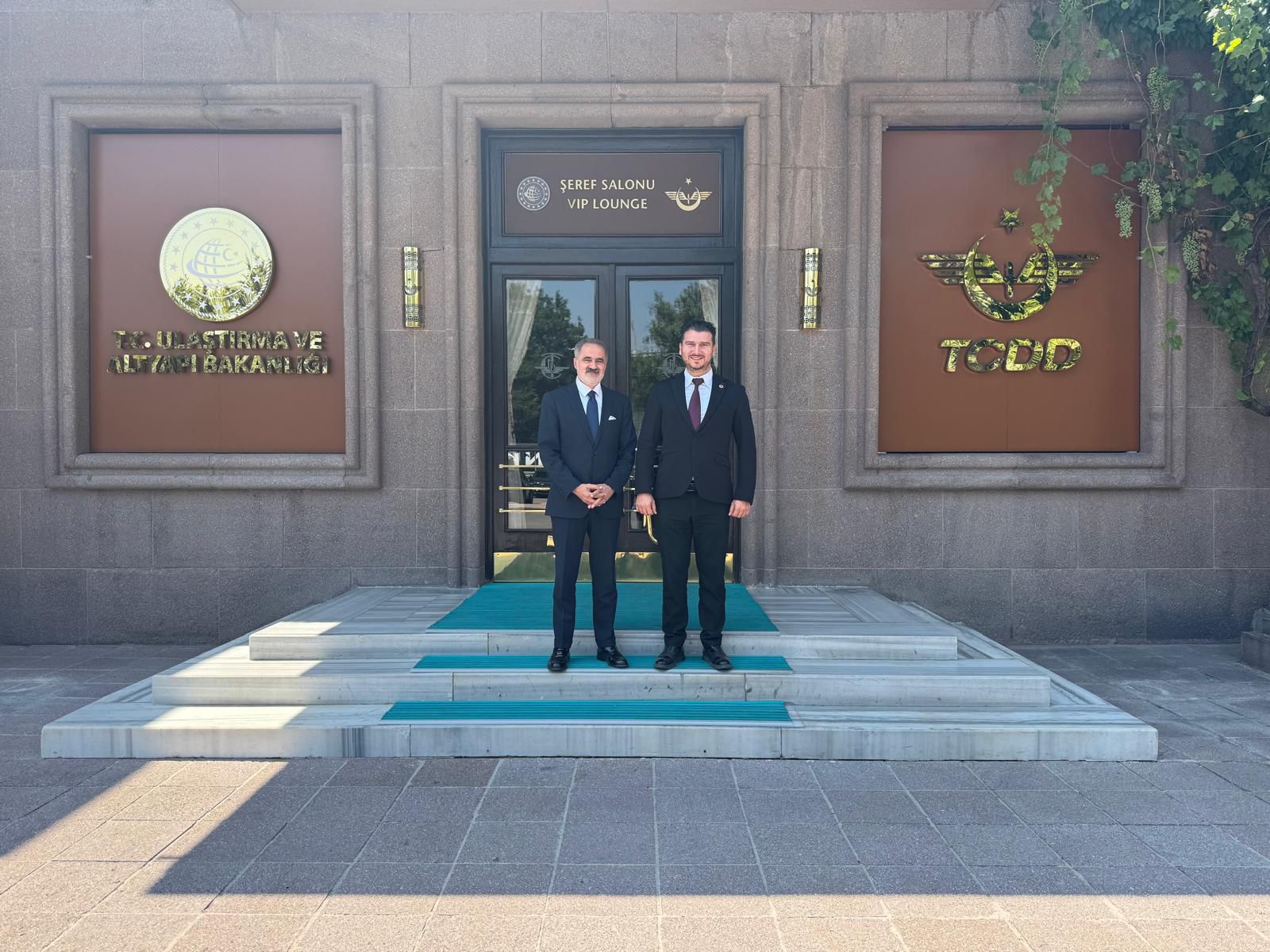 Aa227Ec2 329C 4547 96D8 2F23831E9980