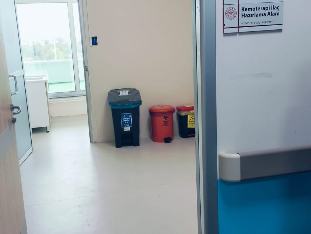Kırklareli İl Sağlık Müdürlüğümüzce Oluşturulan Komisyon Tarafından Yerinde Inceleme Ve Değerlendirme Çalışmaları Kapsamında Ziyaret Edilen Lüleburgaz Devlet Hastanemizde, 5 Kemoterapi Uygulama Koltuğu Ve Clas (3)
