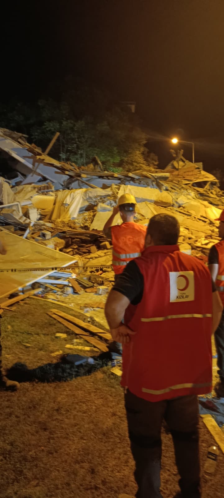 1754858527 Turk Kizilay Balikesir Depremi 8