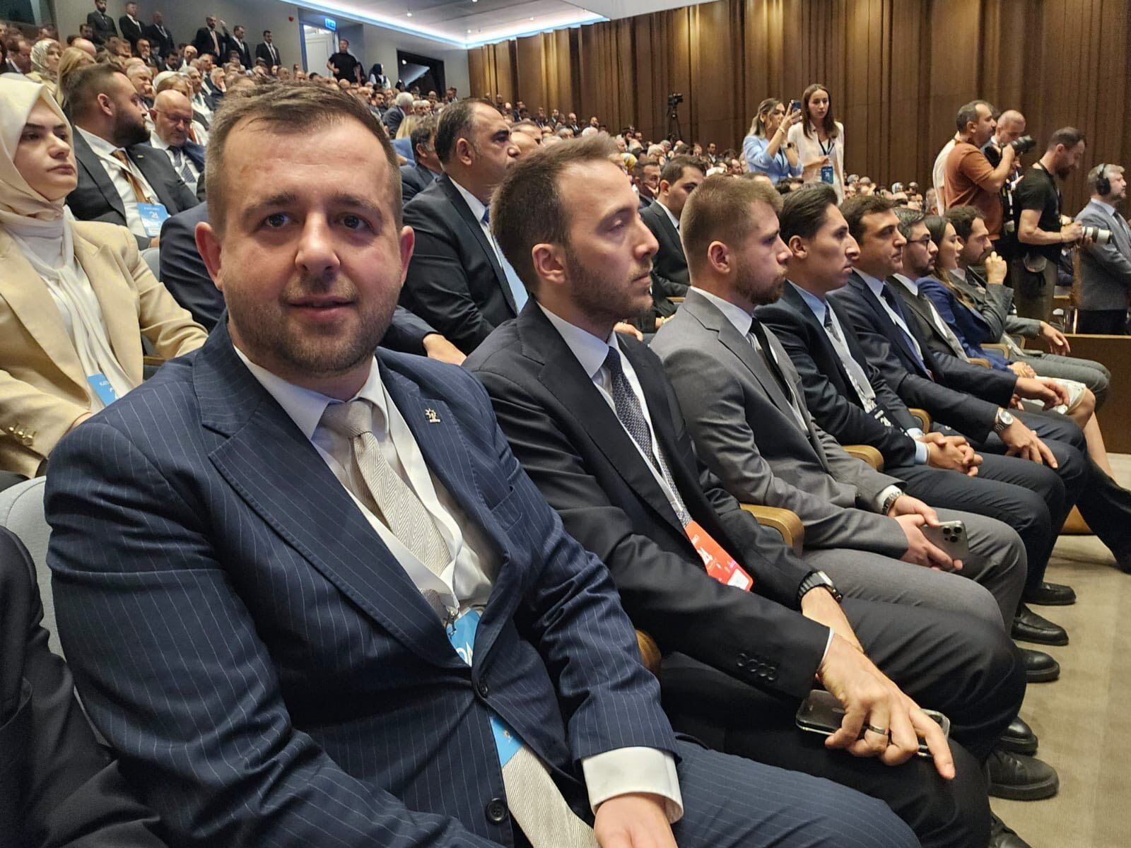 530986999 4335645559988947 5143165355138129538 N