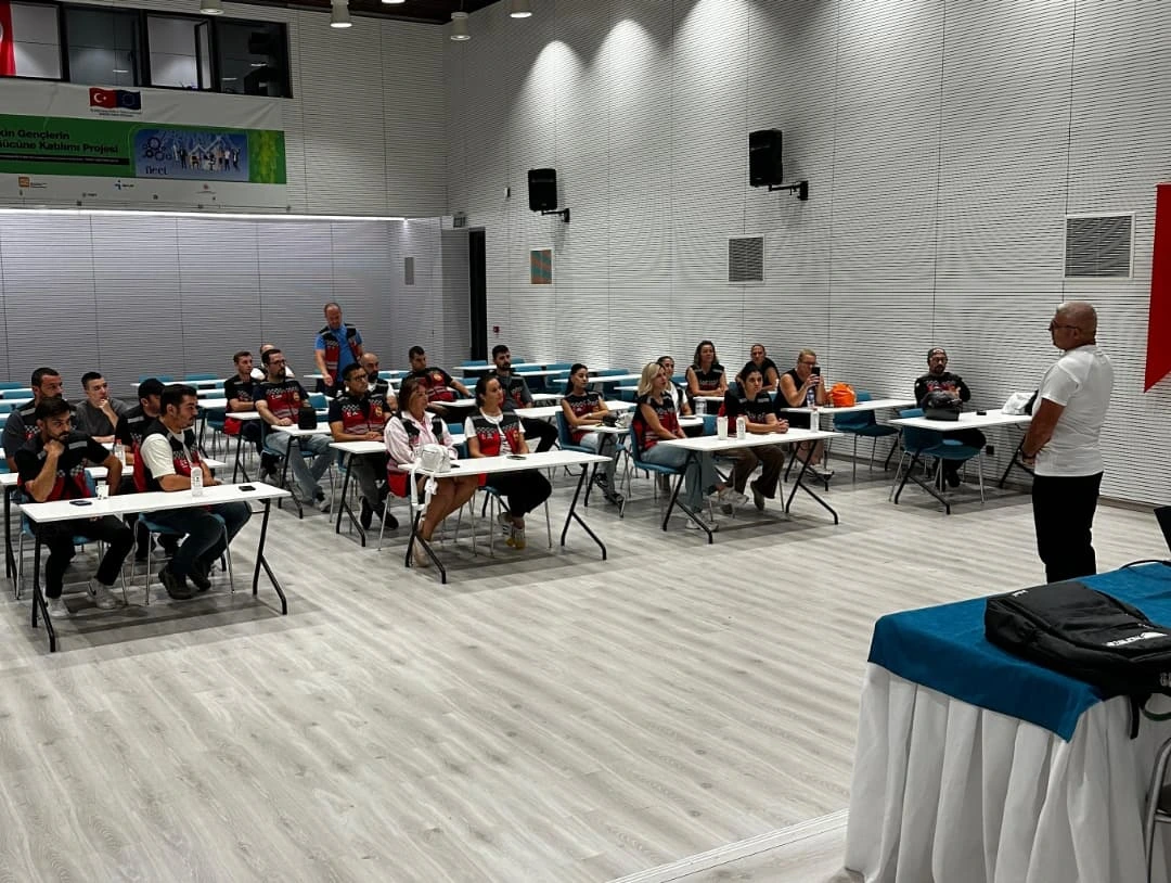 Bu Akşam, Akdf’nin Değerli Eğitmenlerinden Ve Aynı Zamanda Edak Ekibinin Deneyimli Eğitmeni Has (1)
