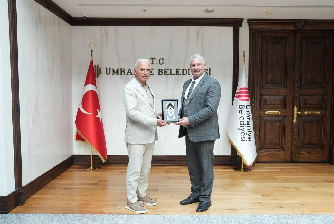 Bugün, Ümraniye Belediye Başkanı Sayın İsmet Yildirim’ı Makamında Ziyaret Ettik. Kendisine Hem B (1)