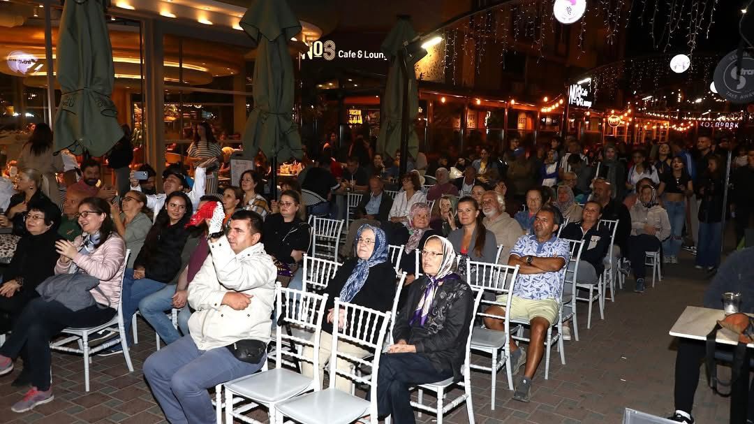 B8B7Cb4F Bb45 4D2D B97A Ca6778D0C9F3