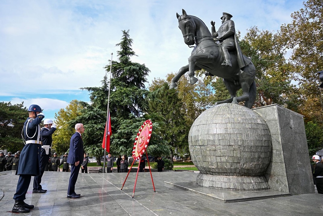 571441751 18178500790357661 4765514443365701363 N