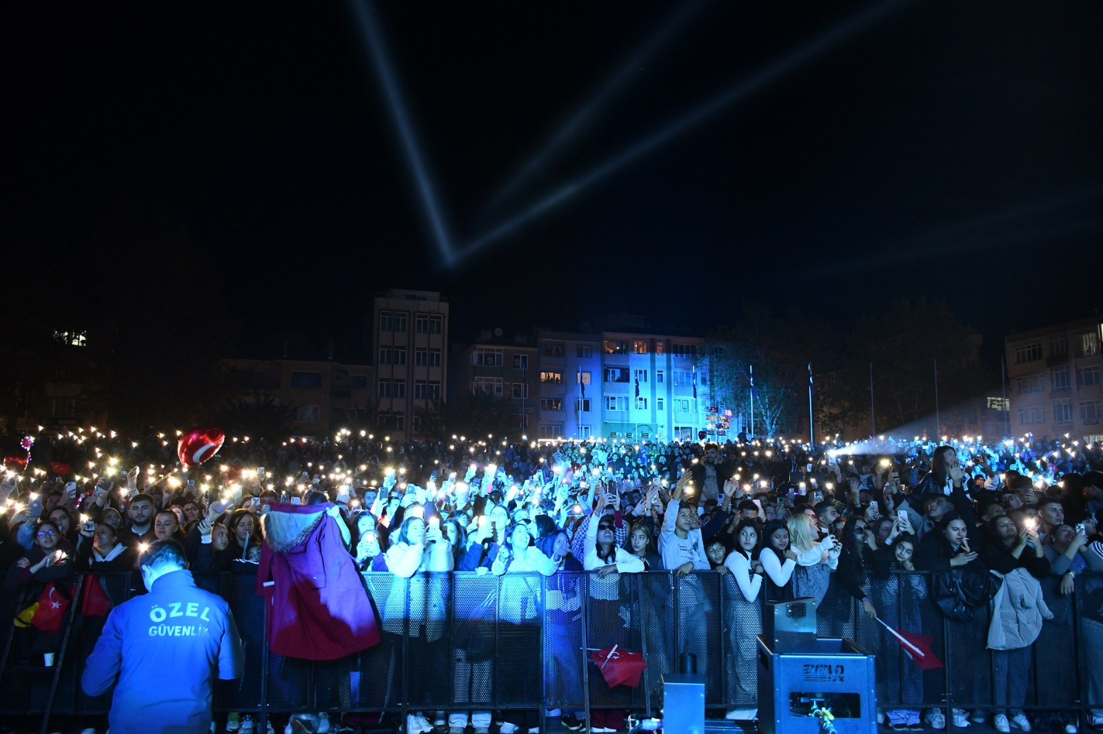 Ae6D51Fe Cd57 4E94 8Ed6 Cc3F45637D91