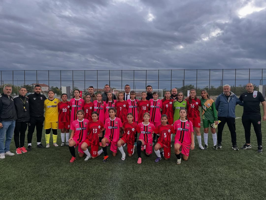 Cumhuriyetimizin 102. Yılı Etkinlikleri Kapsamında, Pehlivanköy Kız Futbol Takımımız Ile Lülebur (3)