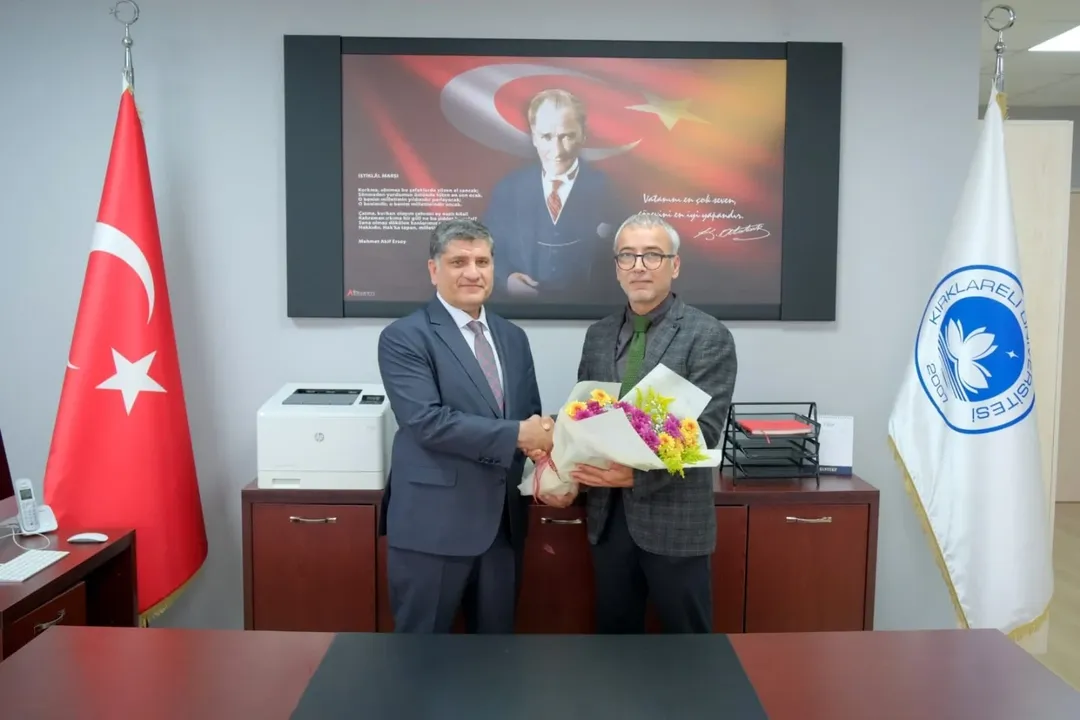Fen Edebiyat Fakültemizde 7 Ekim 2025 Salı Günü Rektörümüz Prof. Dr. Rengin Ak Ve Rektör Yardım (2)