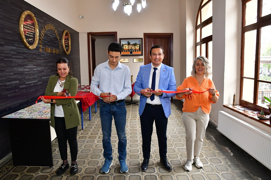 İlçemiz Atatürk Anadolu Lisesi Öğrencisi Doruk Kutar’ın Atatürk Kültür Merkezimizde Açtığı Para (2)
