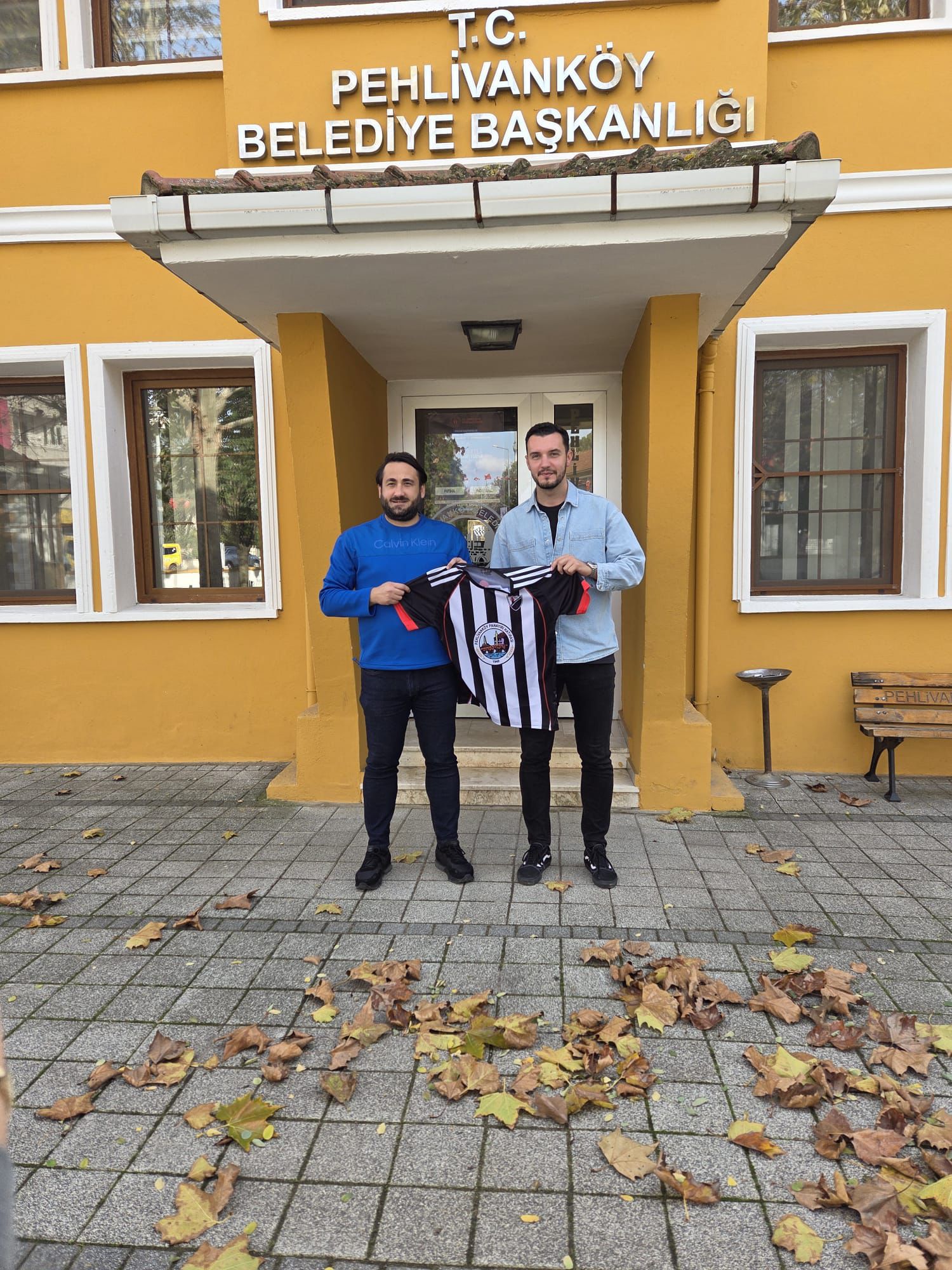 16C05B53 E4Fe 456D 9B9C F633763Adce3