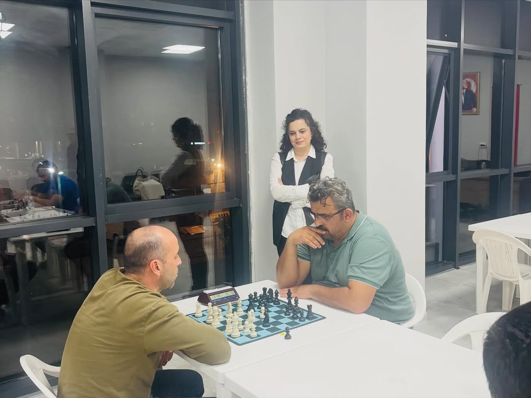 24 Kasım Öğretmenler Günü Etkinlikleri Kapsamında Düzenlenen Satranç Turnuvamızı Büyük Bir Heyec (2)