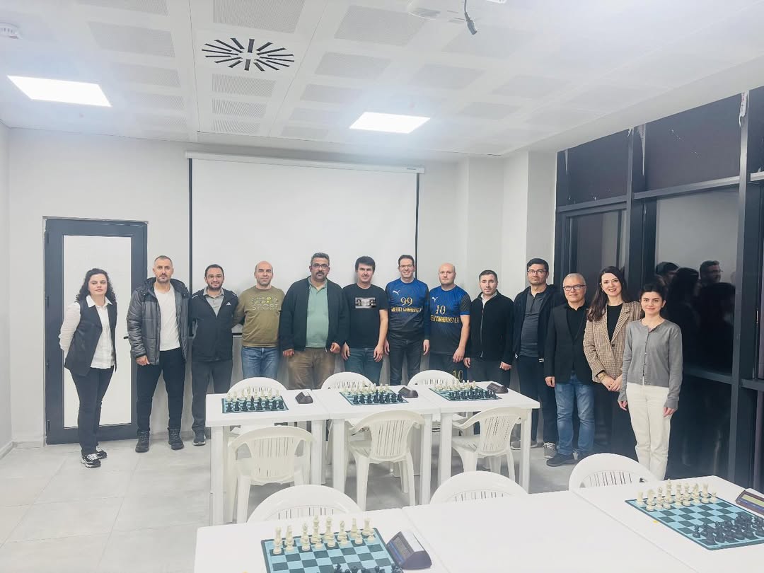 24 Kasım Öğretmenler Günü Etkinlikleri Kapsamında Düzenlenen Satranç Turnuvamızı Büyük Bir Heyec