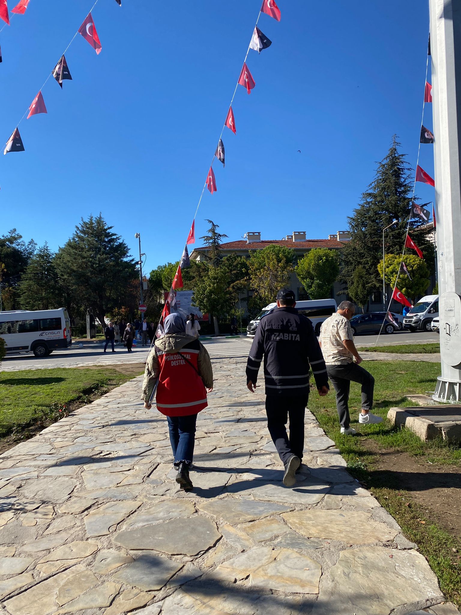 571819146 1344594263888455 7879931542530807349 N