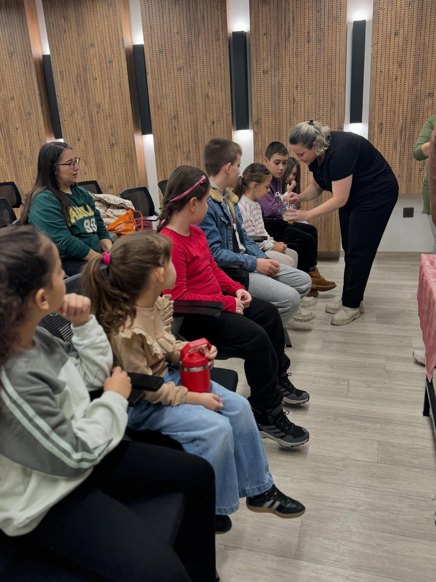 575723340 18346587673205888 2100157841483761265 N