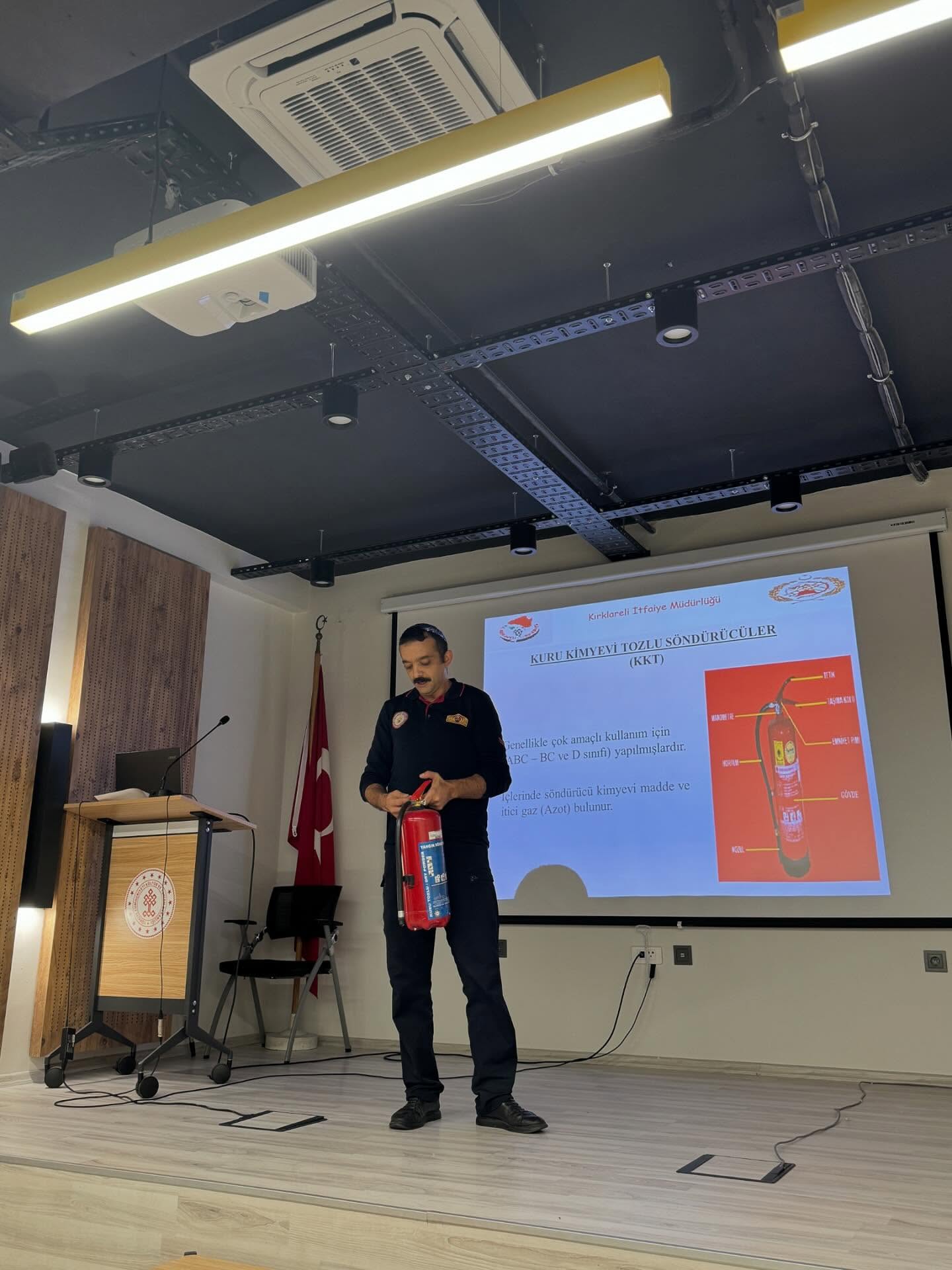 576604734 18346570171205888 3037643778327219754 N (1)