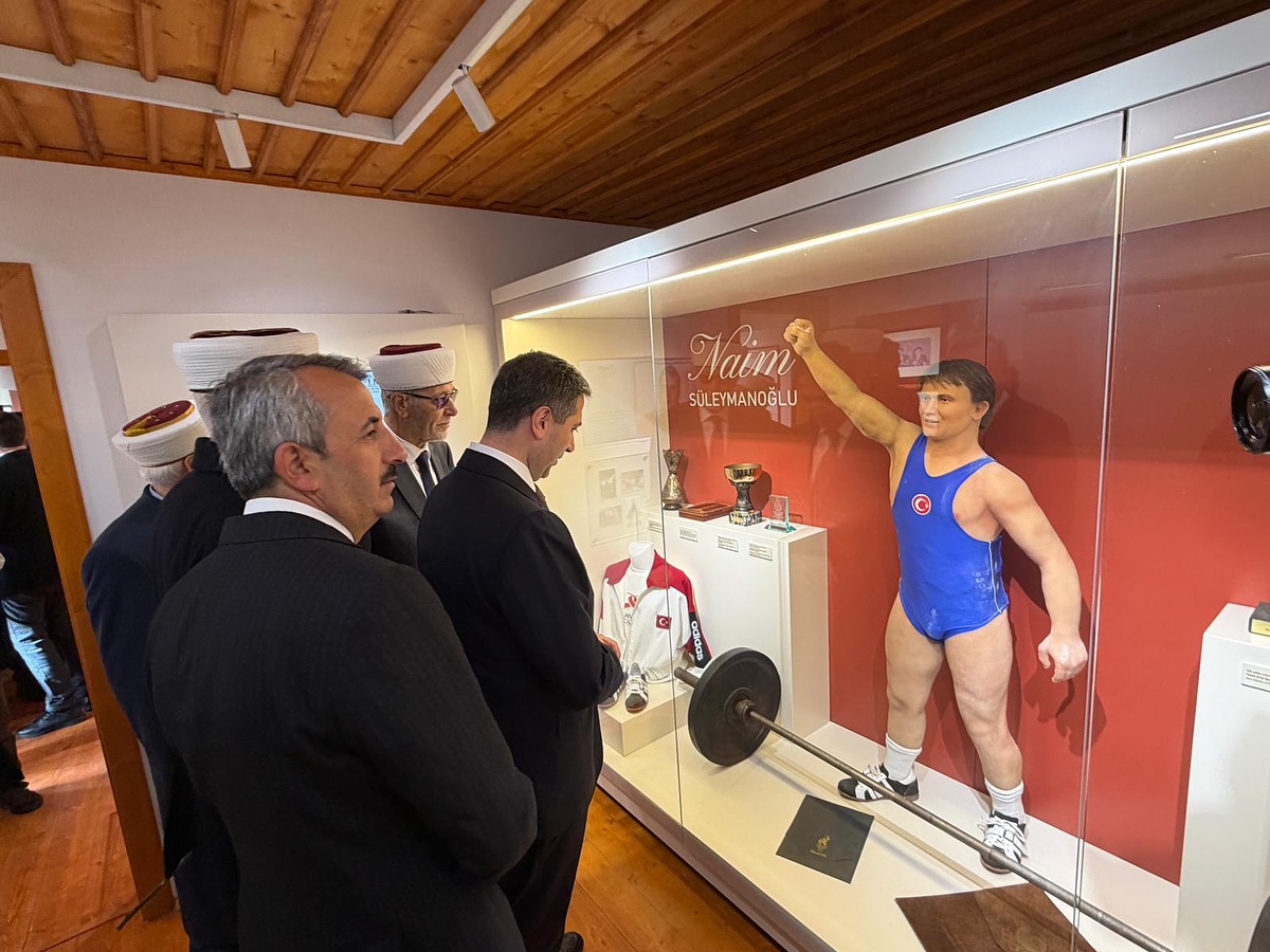 582259645 18365649577093570 8827534402549987519 N