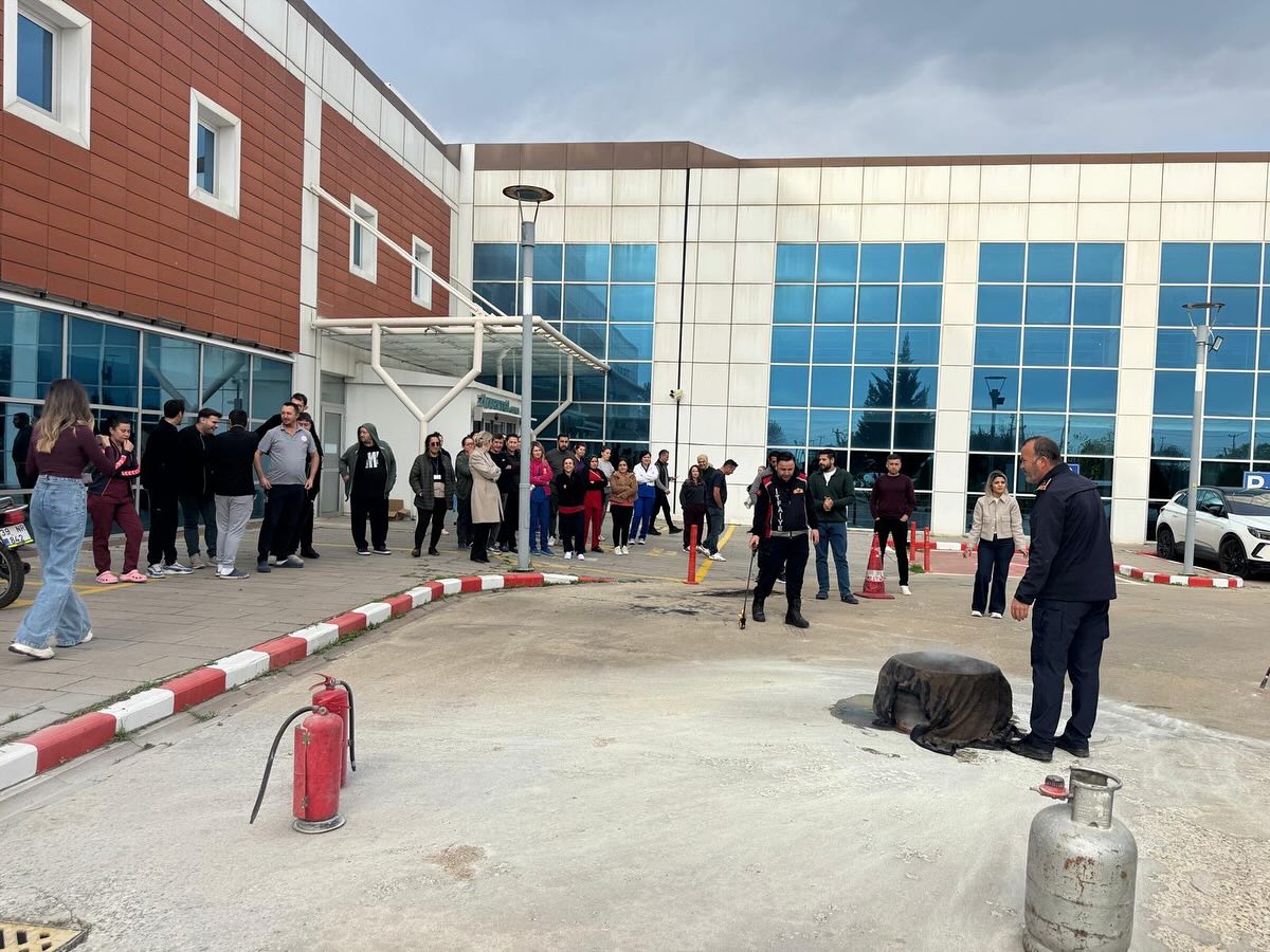 582421801 18089934344510207 8912294335463886396 N