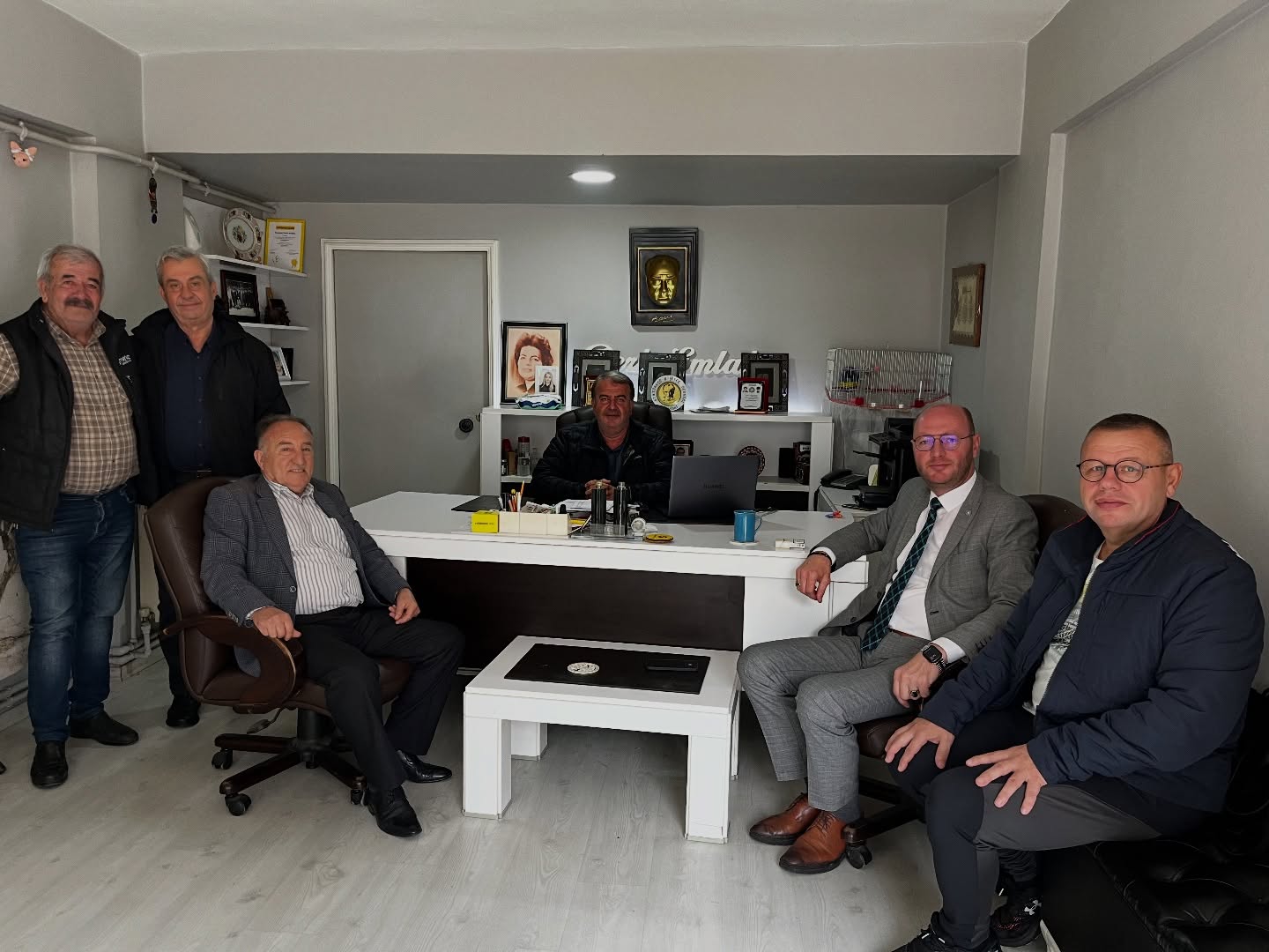 584404395 18047304047680524 8169645140770937624 N