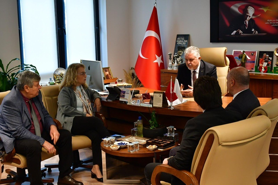 585848748 4291099207835200 2738620588052282546 N