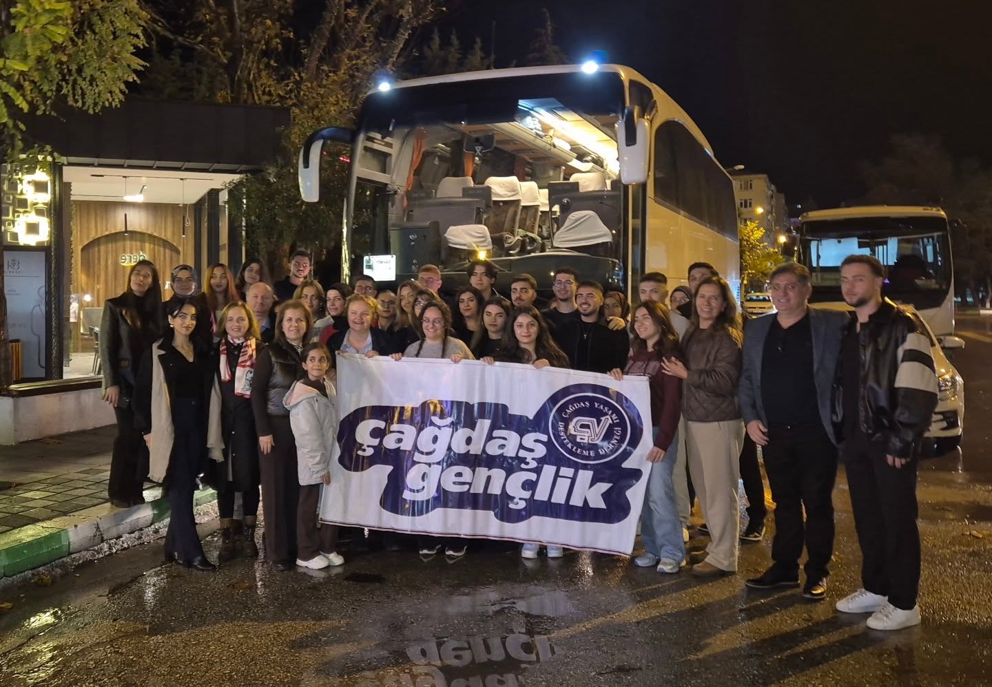 586648432 17876755971443798 6662817530864498064 N