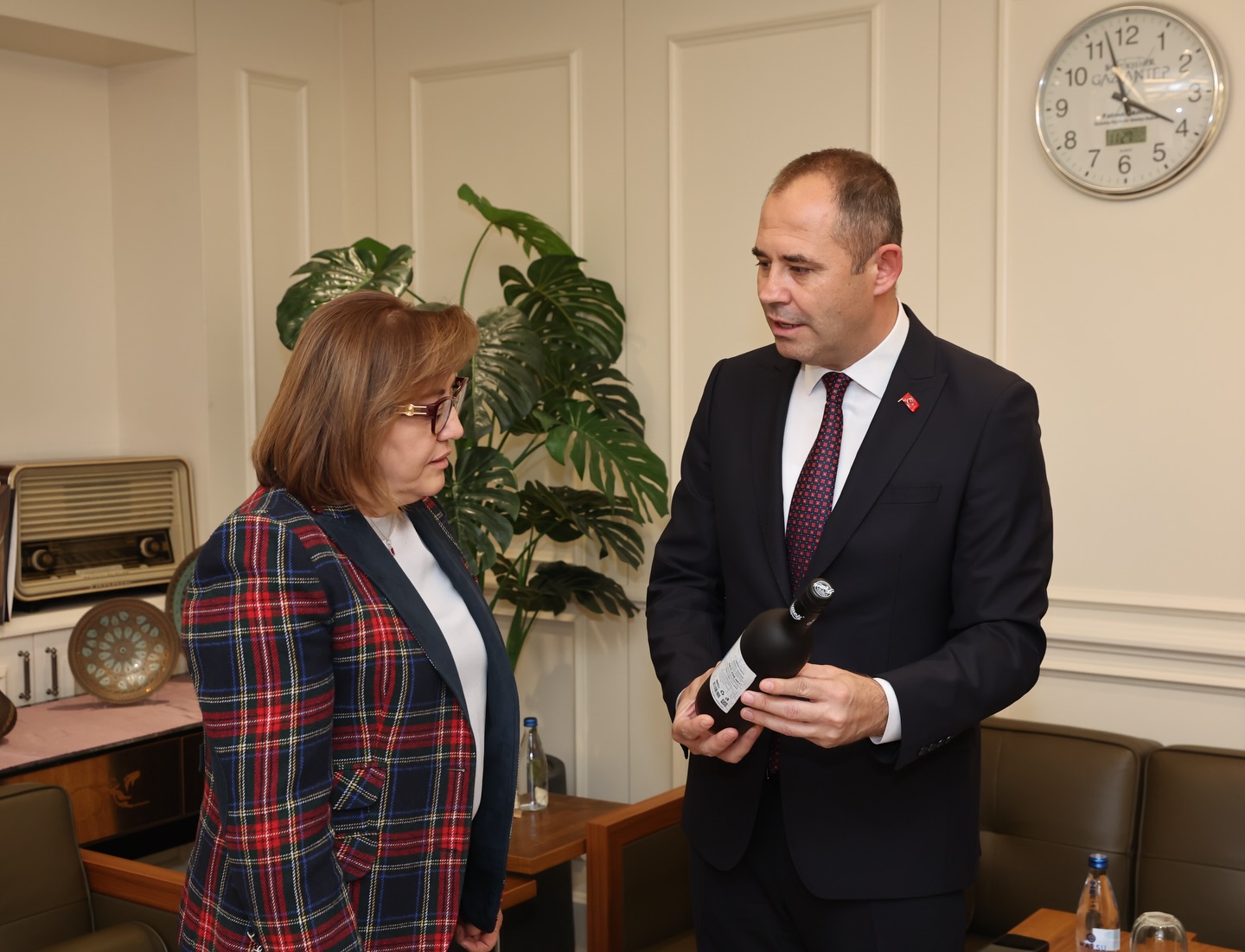 587778995 18541744309020172 2950174706940642864 N