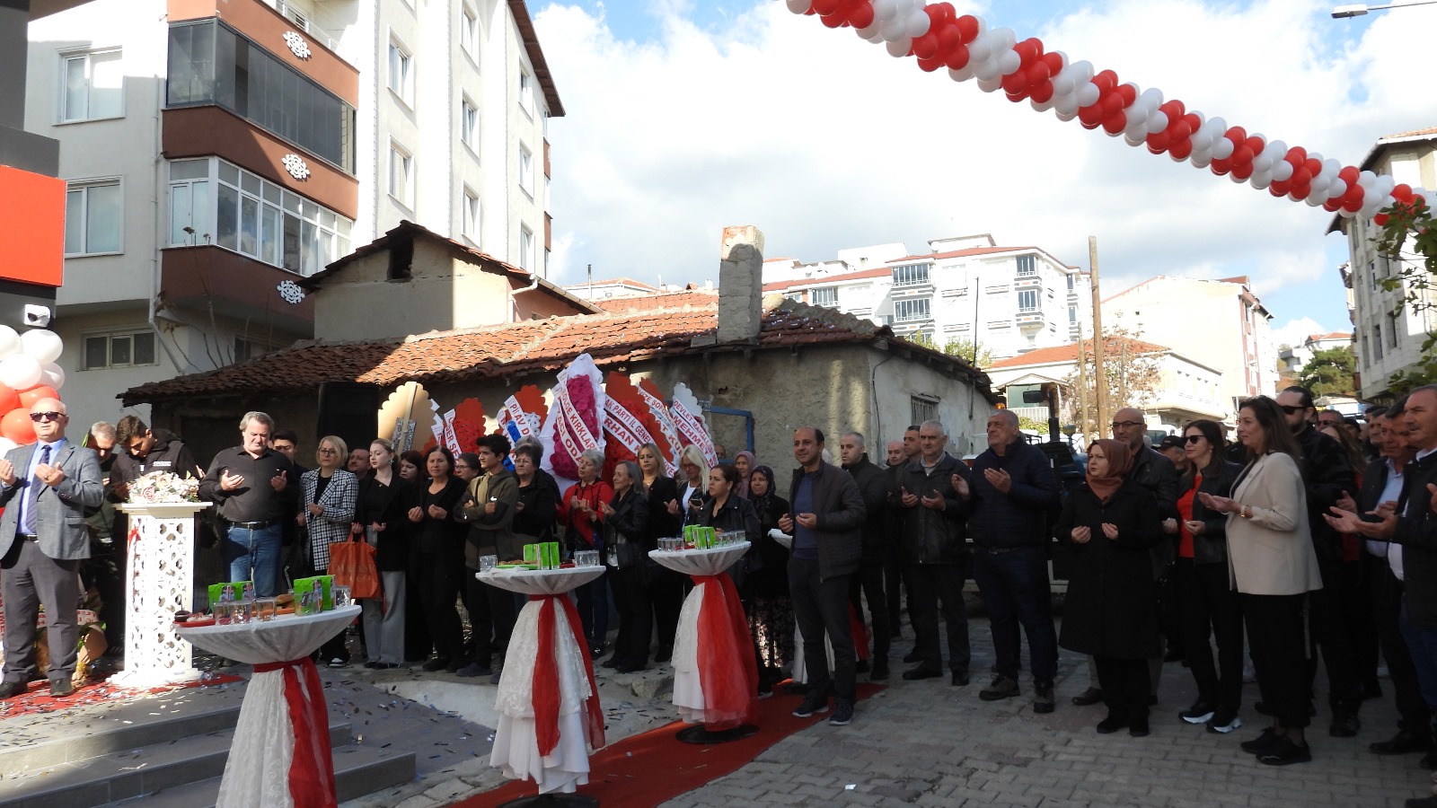 980Adf93 2F24 4764 B965 8F9Bff2E9B92