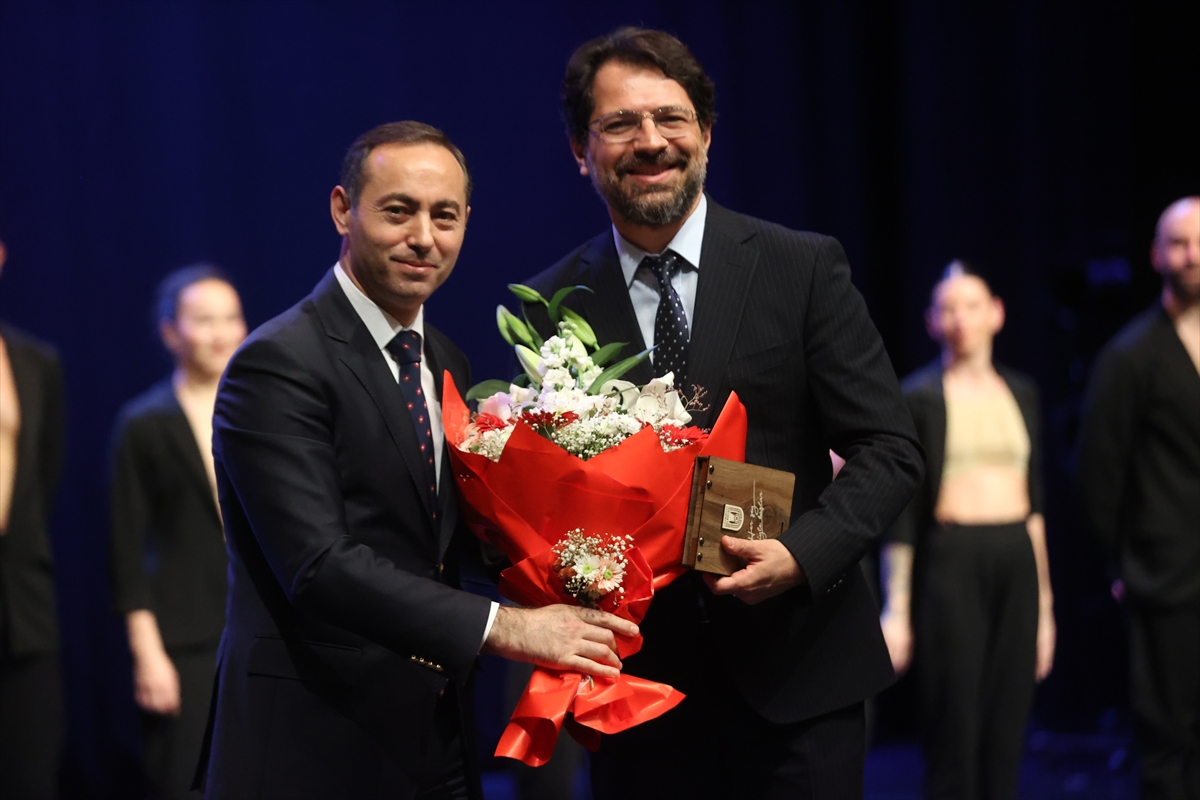 A A 20251105 39627653 39627651 K I R K L A R E L I N D E R E Z O N A N S M O D E R N D A N S G O S T E R I S I S A H N E L E N D I