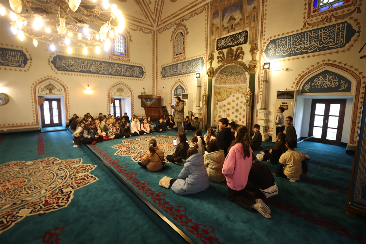 A A 20251128 39833015 39833014 K I R K L A R E L I N D E O G R E N C I L E R T U R K I Y E Y U Z Y I L I M A A R I F M O D E L I K A P S A M I N D A K E N T I K E S F E D I Y O R