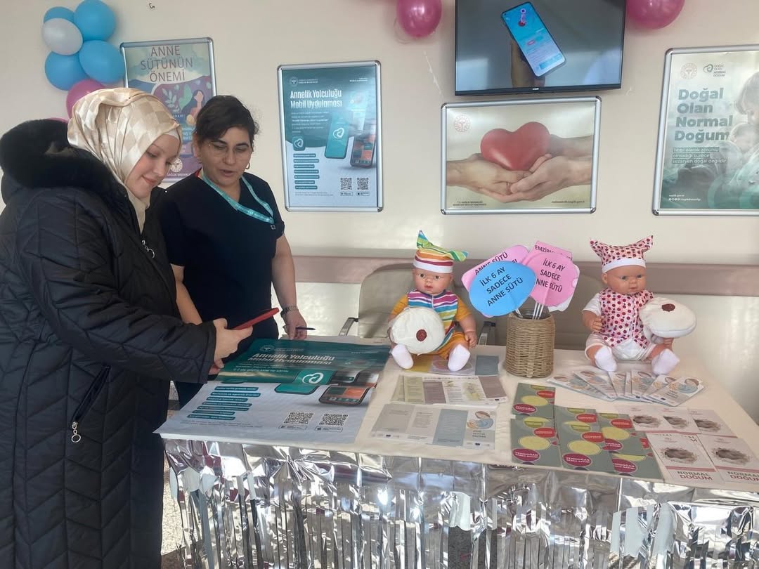 🌸 Annelik Yolculuğunda Yanınızdayız! 🌸Hastanemizde Sağlık Bakanlığı “Annelik Yolculuğu” Mobil (1)