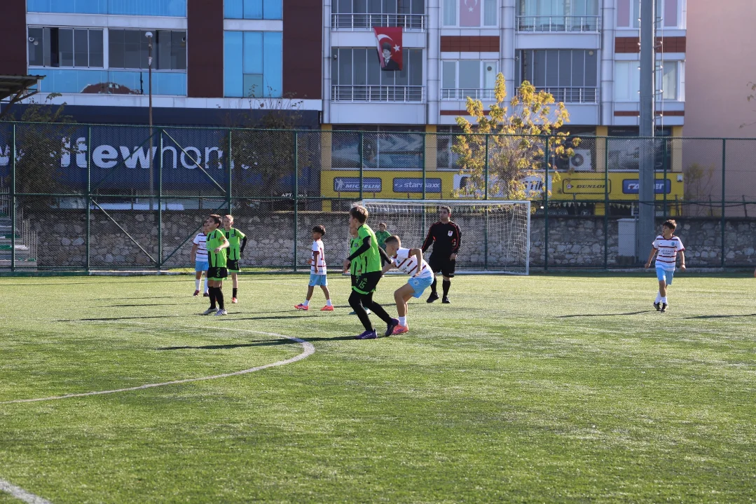⚽ Atatürk’ü Anma U 12 Futbol Turnuvası Sona Erdi! 🇹🇷Genç Sporcularımızın Centilmence Mücadele (3)