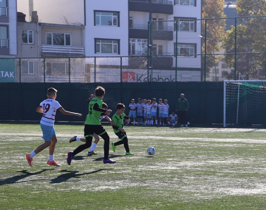 ⚽ Atatürk’ü Anma U 12 Futbol Turnuvası Sona Erdi! 🇹🇷Genç Sporcularımızın Centilmence Mücadele (4)