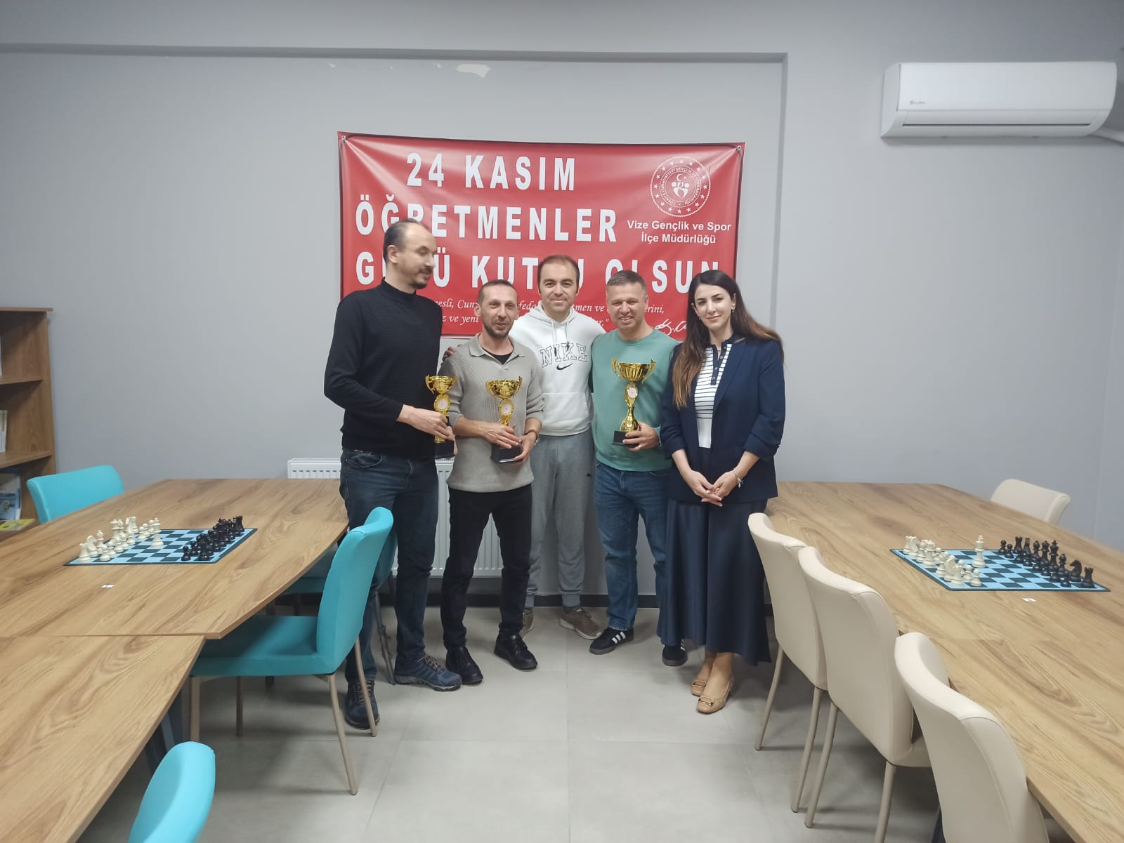 Bb2434D4 296A 4041 B737 E217297Ad4D4