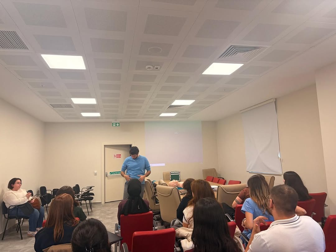 Hastanemizde, Mesleki Gelişimi Desteklemek Ve Güncel Yaklaşımları Pekiştirmek Amacıyla Hekimleri (2)