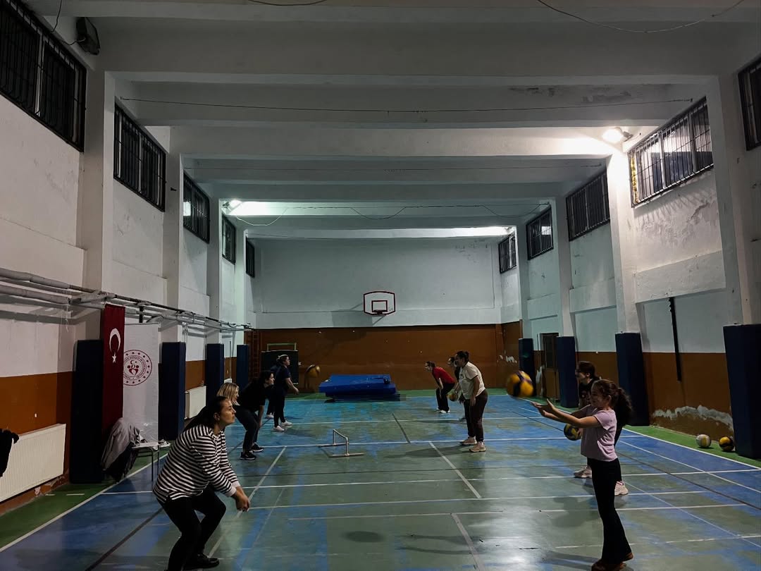 Pehlivanköy Gençlik Ve Spor İlçe Müdürlüğü Olarak “Evinin Sultanları” Veteran Voleybol Takımı Pr (1)