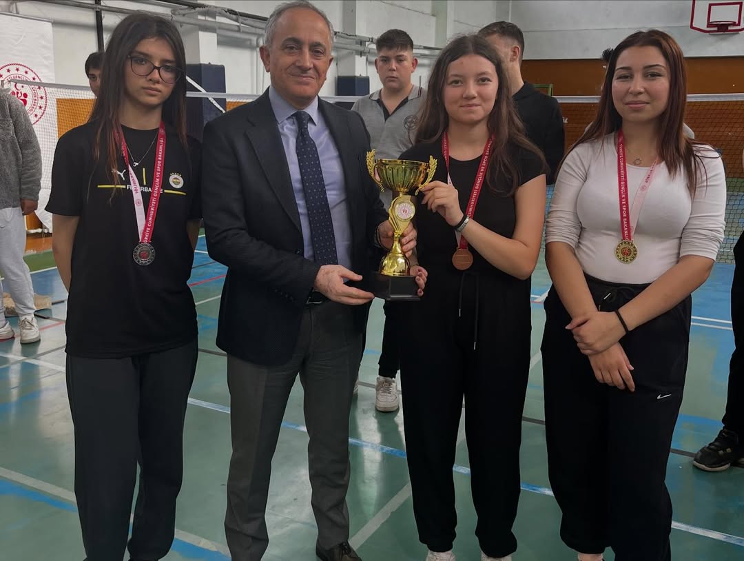 Pehlivanköy Gençlik Ve Spor İlçe Müdürlüğü Olarak Gençlerimize Yönelik Badminton Turnuvası’nı Ba (5)