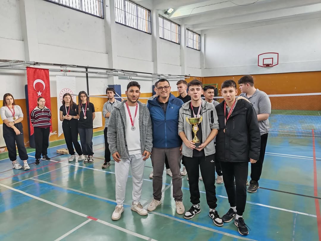 Pehlivanköy Gençlik Ve Spor İlçe Müdürlüğü Olarak Gençlerimize Yönelik Badminton Turnuvası’nı Ba (6)