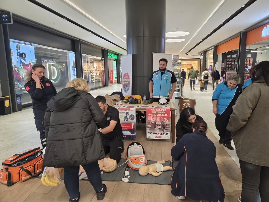 1 7 Aralık Acil Sağlık Hizmetleri Haftası Kapsamında, Acil Sağlık Hizmetlerinin Önemini Vurgulam (2)