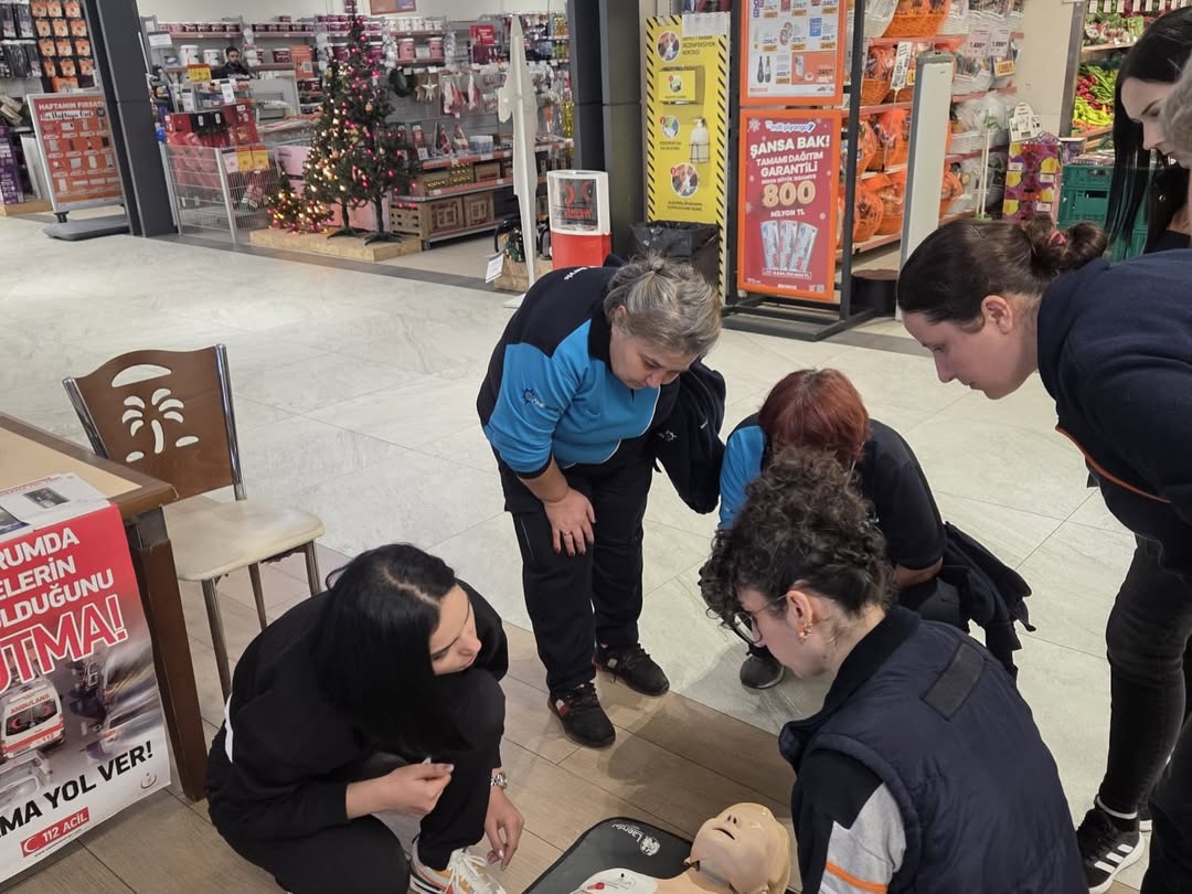 1 7 Aralık Acil Sağlık Hizmetleri Haftası Kapsamında, Acil Sağlık Hizmetlerinin Önemini Vurgulam