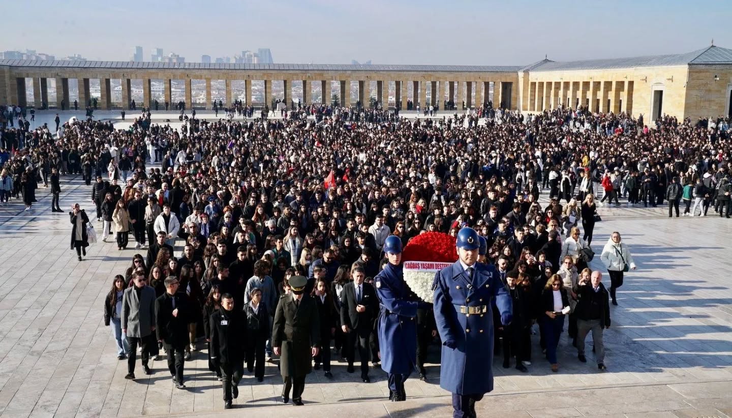 586667041 17876818623443798 6810118615110444691 N