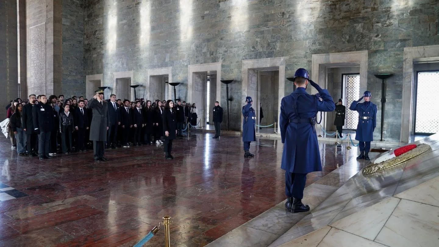 586695413 17876818692443798 1435679660653228041 N